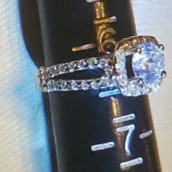 Dimond ring, solid gold beautiful anniversary wedding proposal gift - Picture 5 of 11